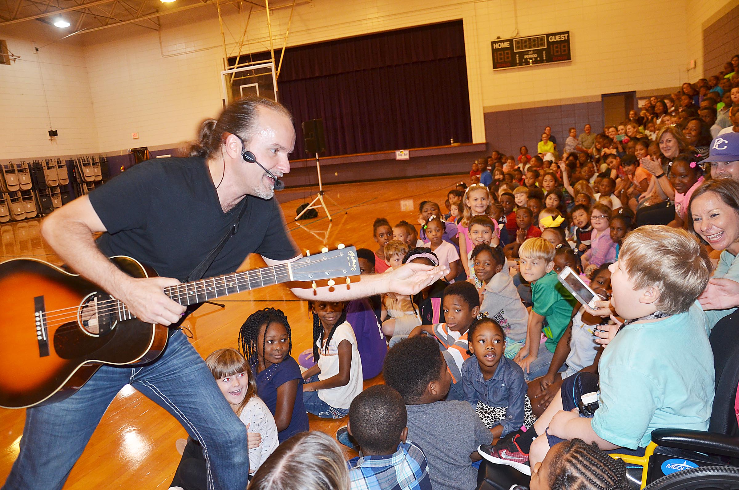 Nationally acclaimed guitarist Michael Kelsey performs at local schools ...