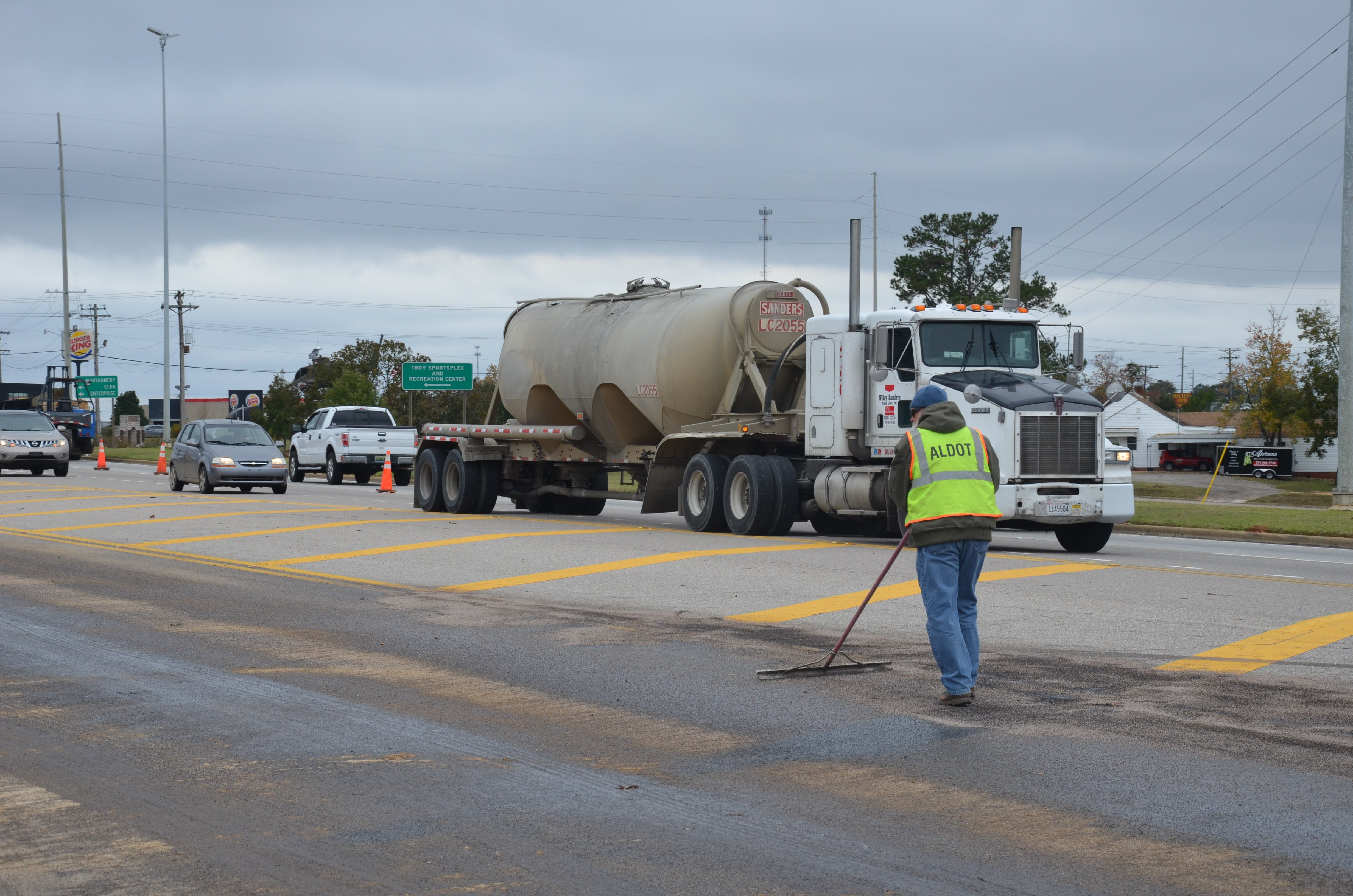 Oil+spill+slows+traffic+on+Highway+11+near+Warman