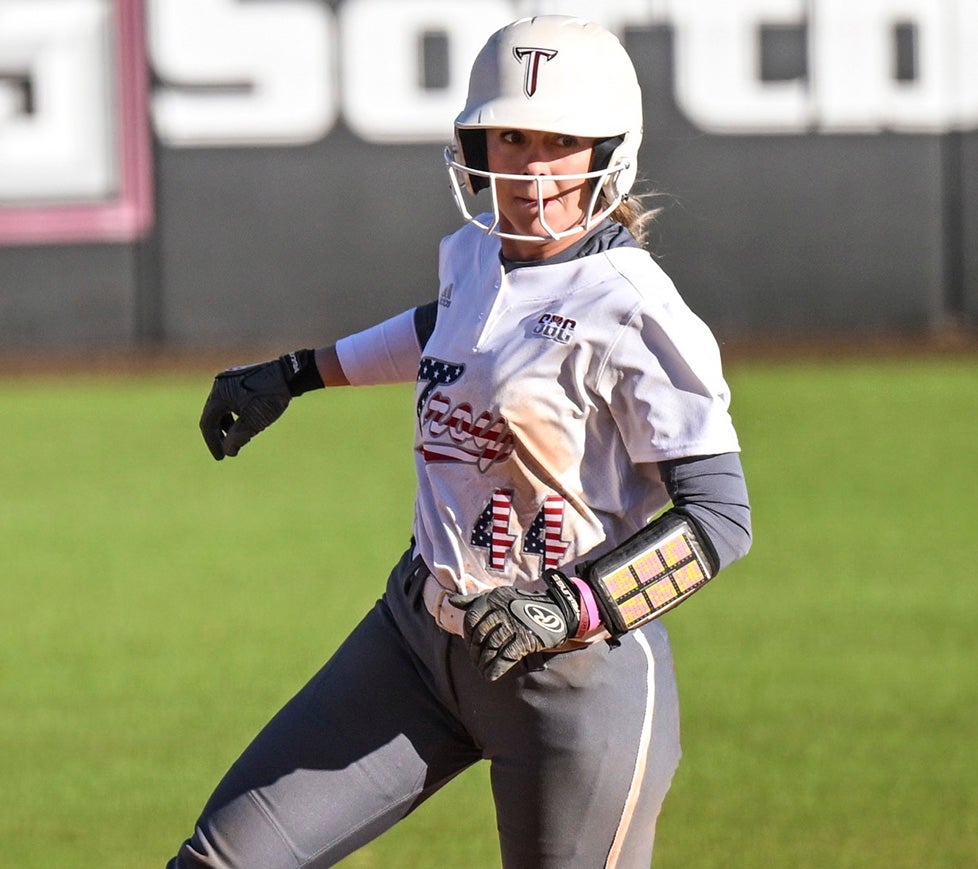 Baseball Beats First-Place South Alabama Again in Dramatic Fashion